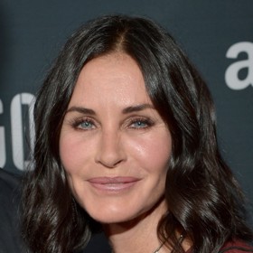 Takto vypadala Courteney Cox v roce 2015, kdy se naplno oddávala plastikám. Kvůli postupným změnám v obličeji si na rozdíl od fanoušků nevšimla, jak moc se mění v karikaturu sebe sama.