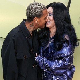 A užívá si každou společnou chvilku. Moc dobře ví, že vzhledem k velkému věkovému rozdílu nemusí nic trvat věčně. I kdyby prý ale spolu měli strávit jen ten jediný rok, co mají za sebou, bude to stát za to.