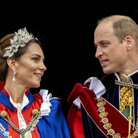 Jejich vzájemná náklonnost byla znát i při tak významné příležitosti, jako byla  květnová korunovace Willova otce Karla III.