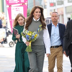 Kate Middleton dorazila do komunitního centra v  hrabství Berkshire v tlumených barvách.