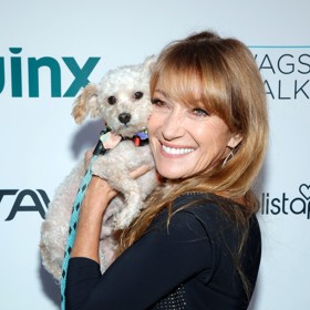 Herečka Jane Seymour je nejen krásná žena, která dokázala obelstít čas, ale také umí otevřeně mluvit o věcech, o nichž její vrstevnice raději mlčí.