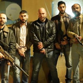 Lior Raz spolu s kolegy během natáčení seriálu Fauda.