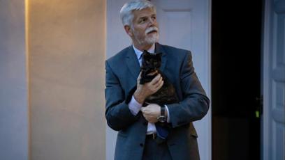 FOTO: Prezident Petr Pavel s Mickou.