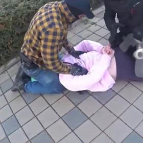 Zatýkání podezřelých.