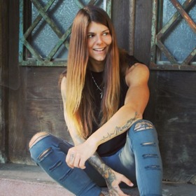 Karolina kráčí ve šlépějích Mikulcové. 