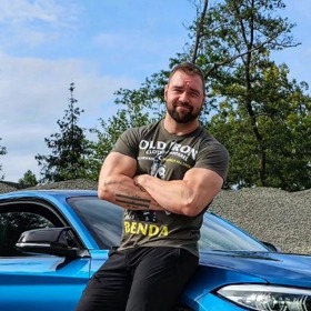 Bendu čeká v Clashi zápas. 