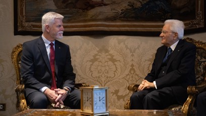 FOTO: Petr Pavel diskutuje s italským prezidentem.
