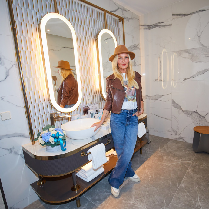 FOTO: Simona Krainová na tiskovce značky GESKE. – stránka 398