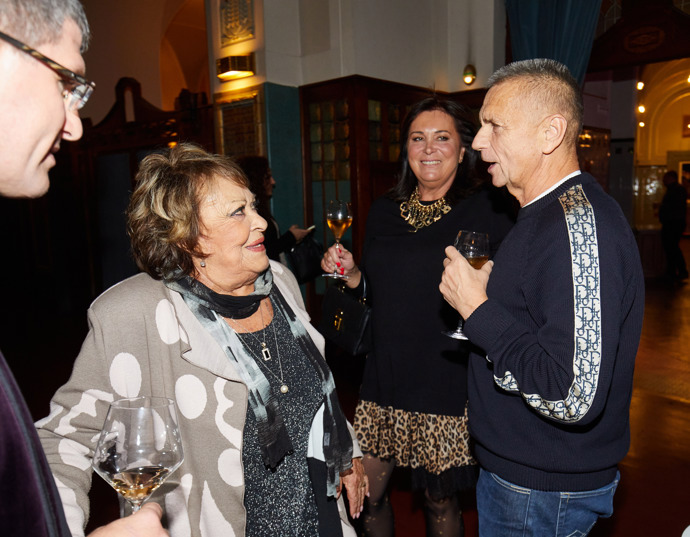 FOTO: Jiřina Bohdalová si akce nenechává ujít. – stránka 690