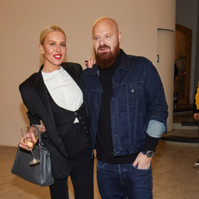 Simona s Karlem vychovávají dva syny. 