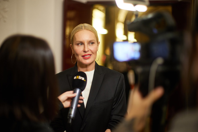 FOTO: Simona Krainová na "listening session" Majka Spirita. – stránka 372