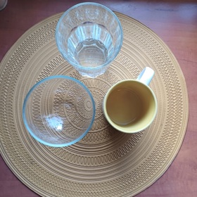 Pro nejjednodušší recept postačí svatá trojice - voda, vysokoprocentní alkohol a glycerin.