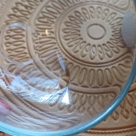 Glycerin má zvlhčující vlastnosti, předchází tak vysušování rukou.