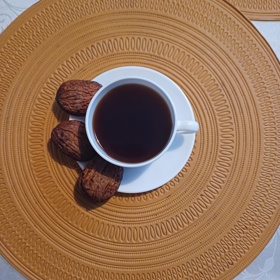 Čaj má jemnější chuť než káva a určitě si na něm pochutnáte.