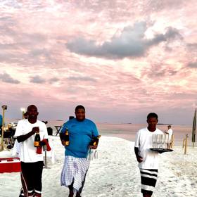 Richard Chlad na Maledivách oslavil předčasné narozeniny své sestry Ivany. 