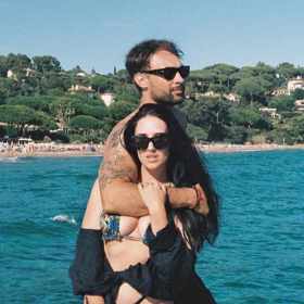 Adam Vacula na snímku z dovolené se svou partnerkou, cukrářkou Besky.