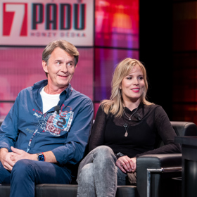 Šťastný se s manželkou objevil také v show 7 pádů Honzy Dědka.