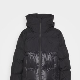 Péřová bunda Adidas Originals, 5 480 Kč