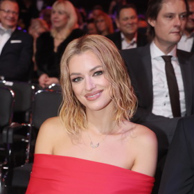 O dokonalý šok se postarala zpěvačka Jitka Boho. Na Slavíku představila svůj zbrusu nový blond účes. A neskutečně jí to slušelo!