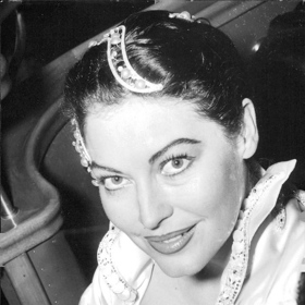 "Emancipace žen je skvělá, ale v konečném důsledku je jedno, kdo nosí kalhoty - záleží jen na tom, zda jsou v kapsách peníze."