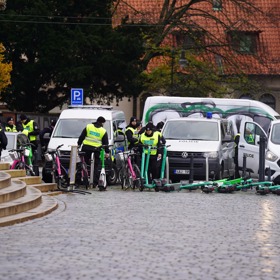 Připravena byla i policie.