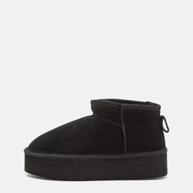 Nízké kožené válenky s vyšší podrážkou. (Even & Odd, 1 170 Kč)