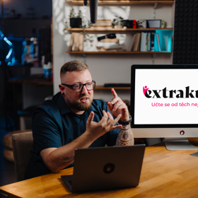 Bezpečí dětí ve světě internetu učí Pavel Matějíček i online skrze Extrakurzy. 