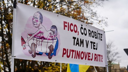 FOTO: Některé transparenty byly i ve slovenštině.