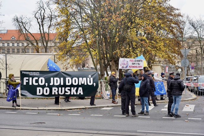 FOTO: Robert Fico se měl sejít s Petrem Fialou. – stránka 26
