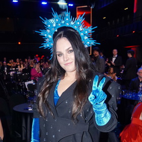 Jaká změna oproti loňskému roku, kdy Ewa připomínala sochu Svobody.