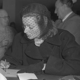 "Nerada hovořím s lidmi, protože se nedokáži uspokojivě vyjadřovat. Nikdy neříkám věci, které mám na mysli."