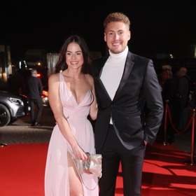 Vojta a Betty jsou dnes manželé. Štěstí našli právě v kulinářské show, kde se do sebe zamilovali.