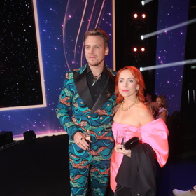 Vojtěch Dyk aTatiana Dyková v outfitech, které dohromady sladil stylista Dušan Chrástek.