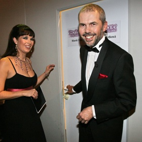 Marek Eben a Tereza Kostková moderují taneční soutěž StarDance od roku 2006.