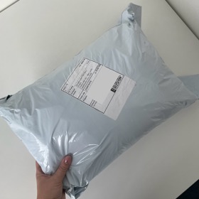 Na genesis-eshopu jsem si poté vybrala hned tři kousky oblečení. Za vyřazené oblečení a kabelku jsem dostala 7 000 bodů, tedy 700 Kč pro slevu na e-shopu.