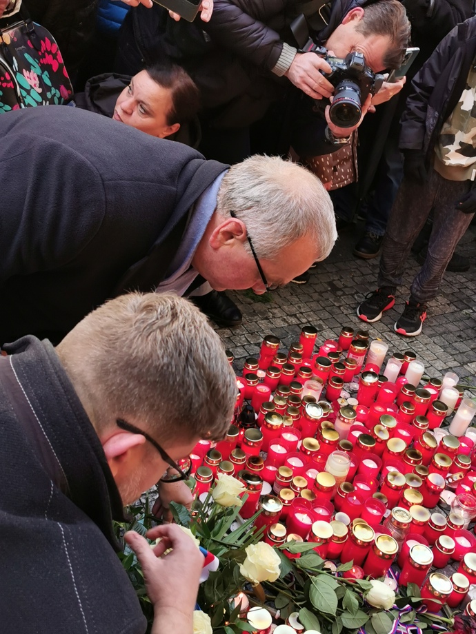 FOTO: Miroslav Kalousek zavzpomínal na 17. listopad. – stránka 16