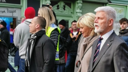 FOTO: Petr Pavel a jeho manželka Eva na odchodu.