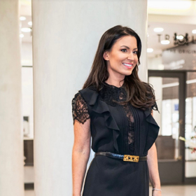 Gabriela Partyšová žije a pracuje v Praze. 