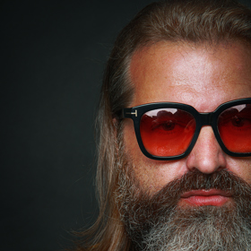 Josef Maršálek o svých vlasech hrdě říká, že už jsou jeho poznávacím znamením nebo obchodní značkou.