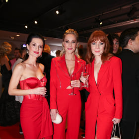 Nikol a Jakub Ponerovi na Slavíky oblékli i trio zpěvaček ze seskupení Holki.