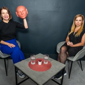 Listopadovým tématem Ženských tabu s Bárou Hlaváčkovou jsou Ne-ohrožené ženy, tedy ženy, které se staly obětí sexuálního násilí. Bára si na úvod popovídala s instruktorkou moderní sebeobrany Jasmínou Houdek.