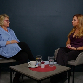 Hana Ulmanová ale bojuje. Odmítla paliativní tým a čelí zákeřné nemoci všemi dostupnými prostředky. Díky tomu je i rok a půl po vyřčení diagnózy stále naživu.