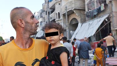 FOTO: Izraelský nálet postihl i obyvatele jižní části Pásma Gazy poblíž hraničního přechodu Rafáh.