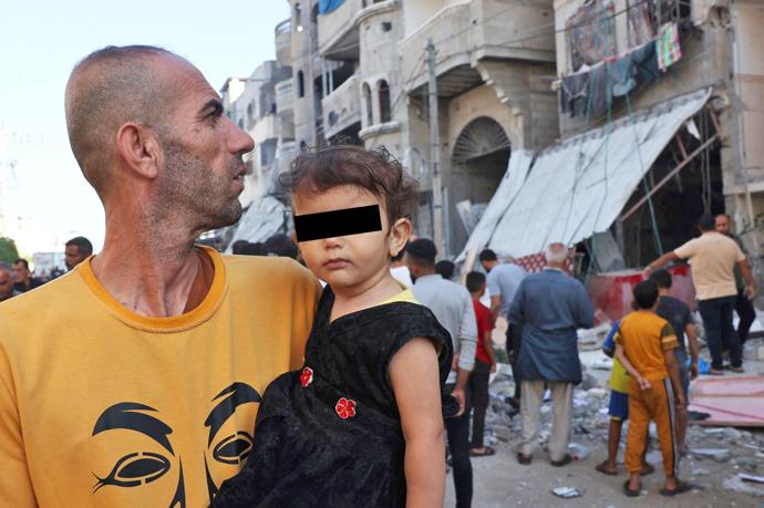 FOTO: Izraelský nálet postihl i obyvatele jižní části Pásma Gazy poblíž hraničního přechodu Rafáh. – stránka 28