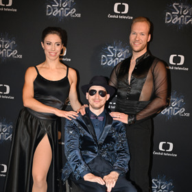 Eva Adamczyková a Jakub Mazůch se svým svěřencem z Centra Paraple.