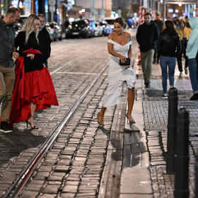 Karolína Krézlová při příchodu do Lucerny. 