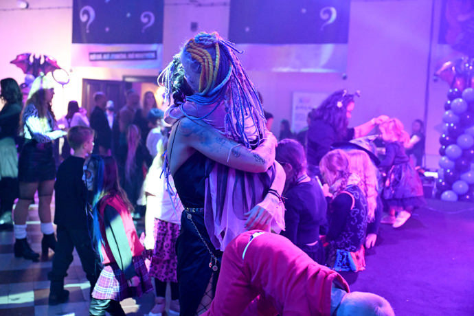 FOTO: Dojemné objetí maminky s dcerou nesmělo chybět. – stránka 2023