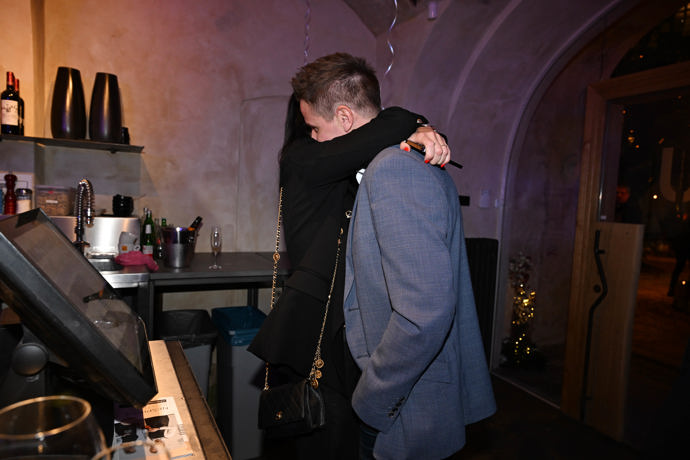 FOTO: Agáta Hanychová se svým Mirkem Dopitou v těsném objetí. – stránka 1946