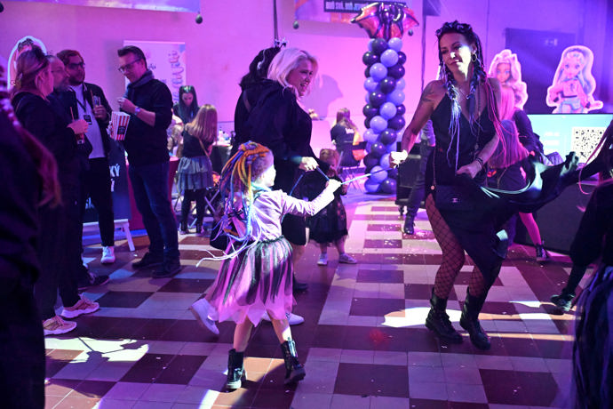 FOTO: Agáta s Miou se po celý večer skvěle bavily. – stránka 2004