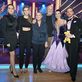 Mladší dcera Ivy Kubelkové Karolína (vlevo) na mámu prozradila, že tancuje všude možně, i mimo taneční parket či zkušebnu.